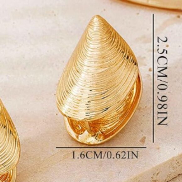 Golden Clam Seashell Inspired Earrings - Picture 6 of 6